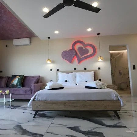 Golden Fox Studios&suites Apartment
