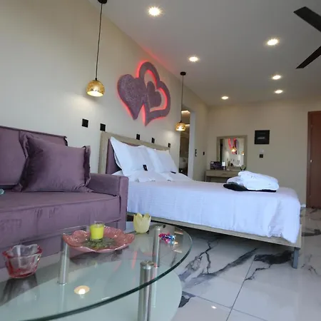Golden Fox Studios&suites Apartment
