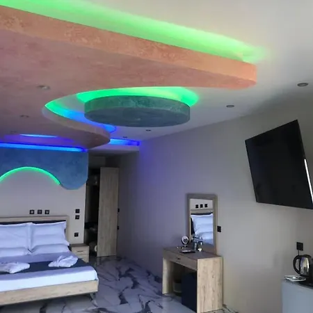 Golden Fox Studios&suites Apartment
