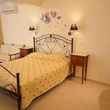 Apartment Golden Fox Studios&suites Lákones