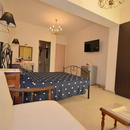 Golden Fox Studios&suites Apartment