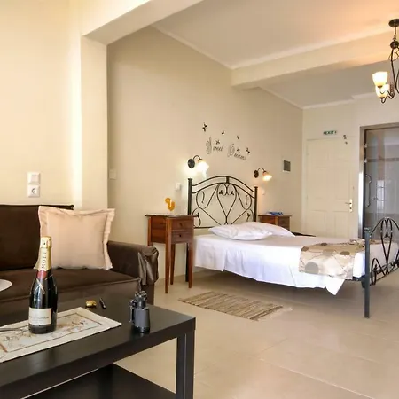 Golden Fox Studios&suites