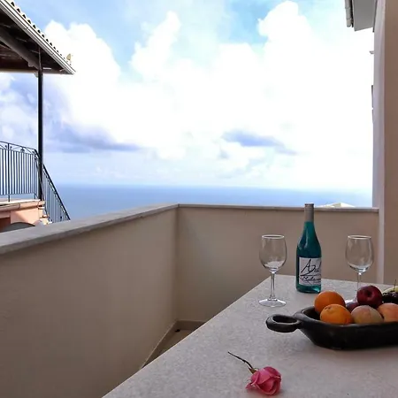 Apartment Golden Fox Studios&suites Lákones