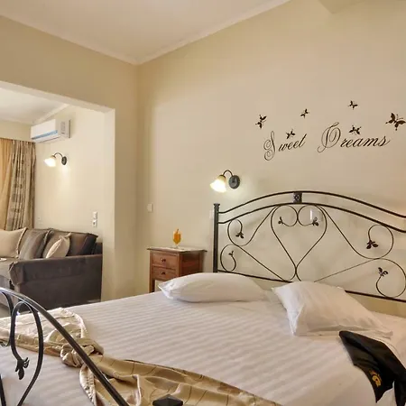 Golden Fox Studios&suites Apartment