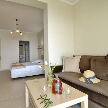 Golden Fox Studios&suites Apartment