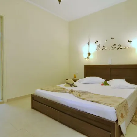 Golden Fox Studios&suites Apartment